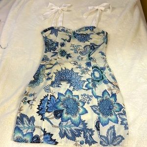 Dress with ribbon straps